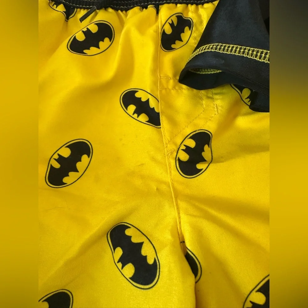 Boys Batman Swim Trunks and Rash guard Set, size medium